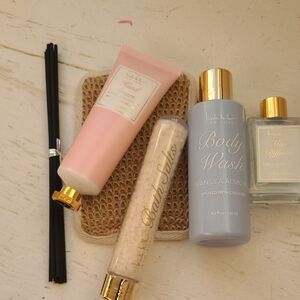 Nicole Miller New York Gift Vanilla Almond Set of 5